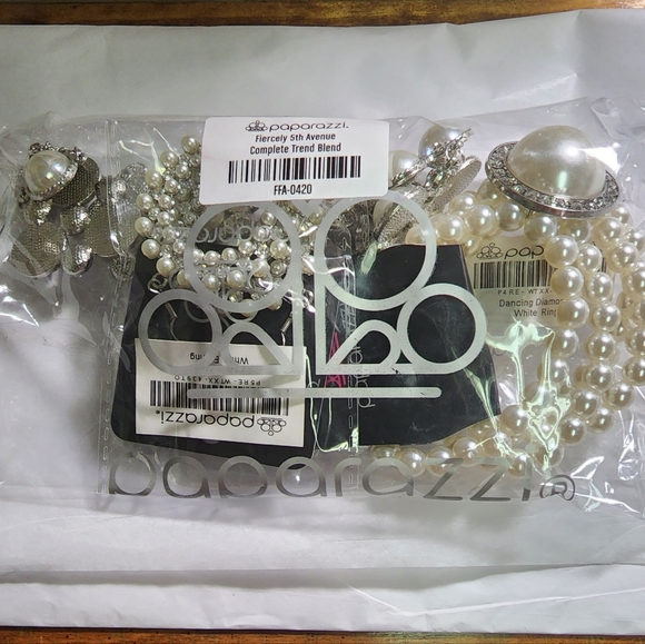 Paparazzi Fashion Fix 4pc Set - Fiercely 5th Avenue - Pearls and Rhinestones - Picture 6 of 6